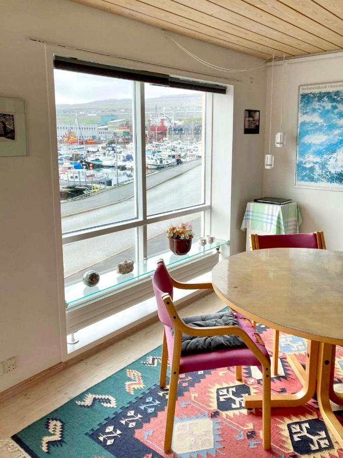 Guesthouse At The Boat Harbour Торсхавн Экстерьер фото